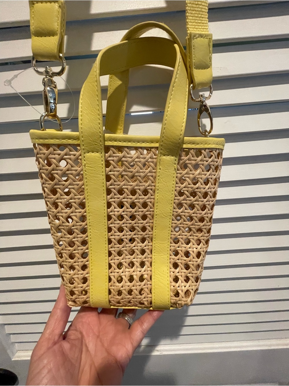 Universal Thread Yellow-Trim Woven Crossbody Tote - Picture 2 of 2